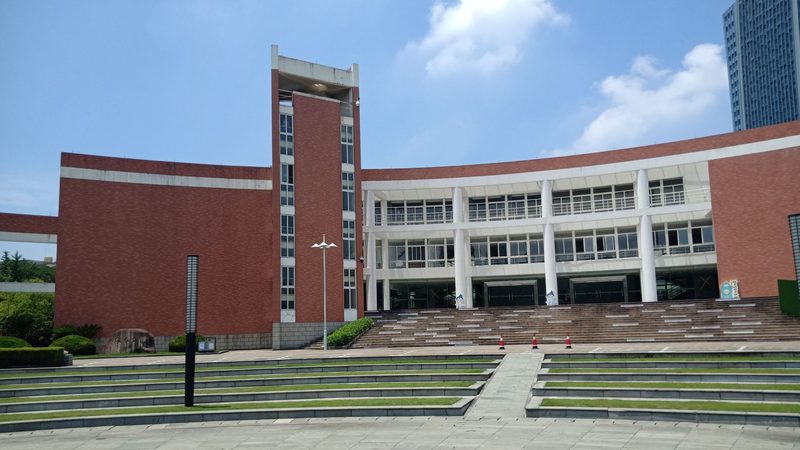 上海隧道二极管供应商：揭秘变容二极管的关键特性